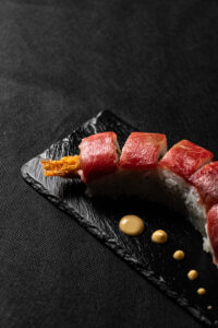 Fotografía gastronómica de sushi con salmón y gamba en Valencia