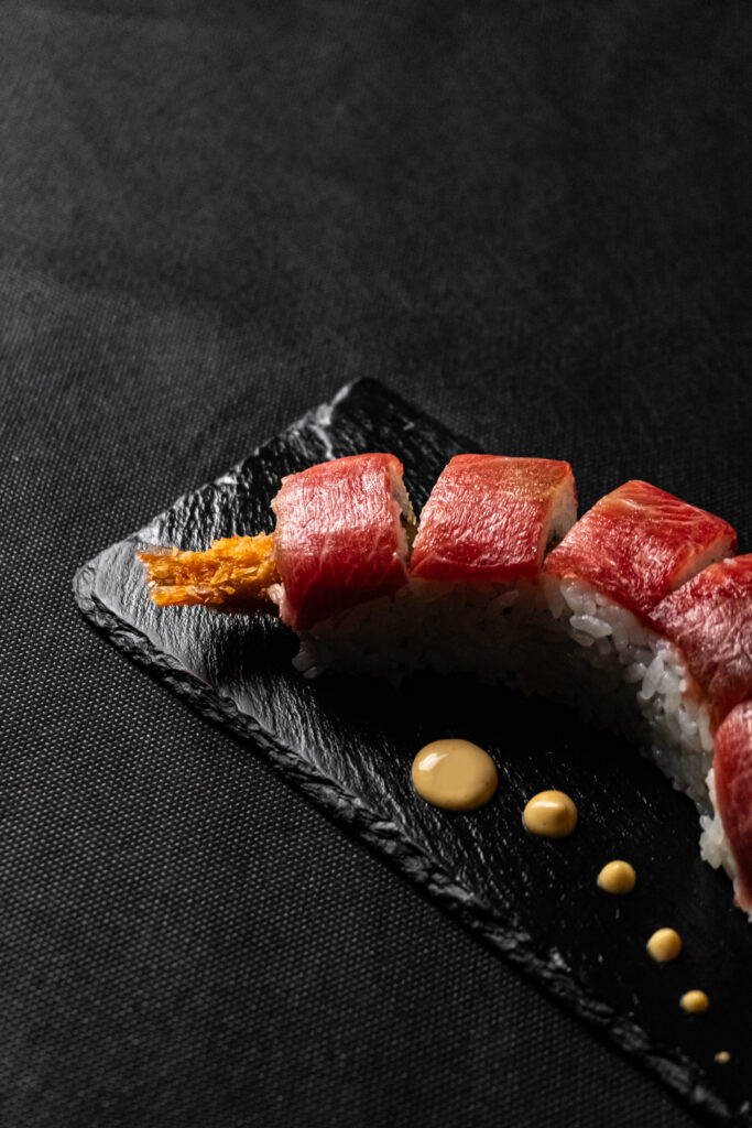 Fotografía gastronómica de sushi con salmón y gamba en Valencia
